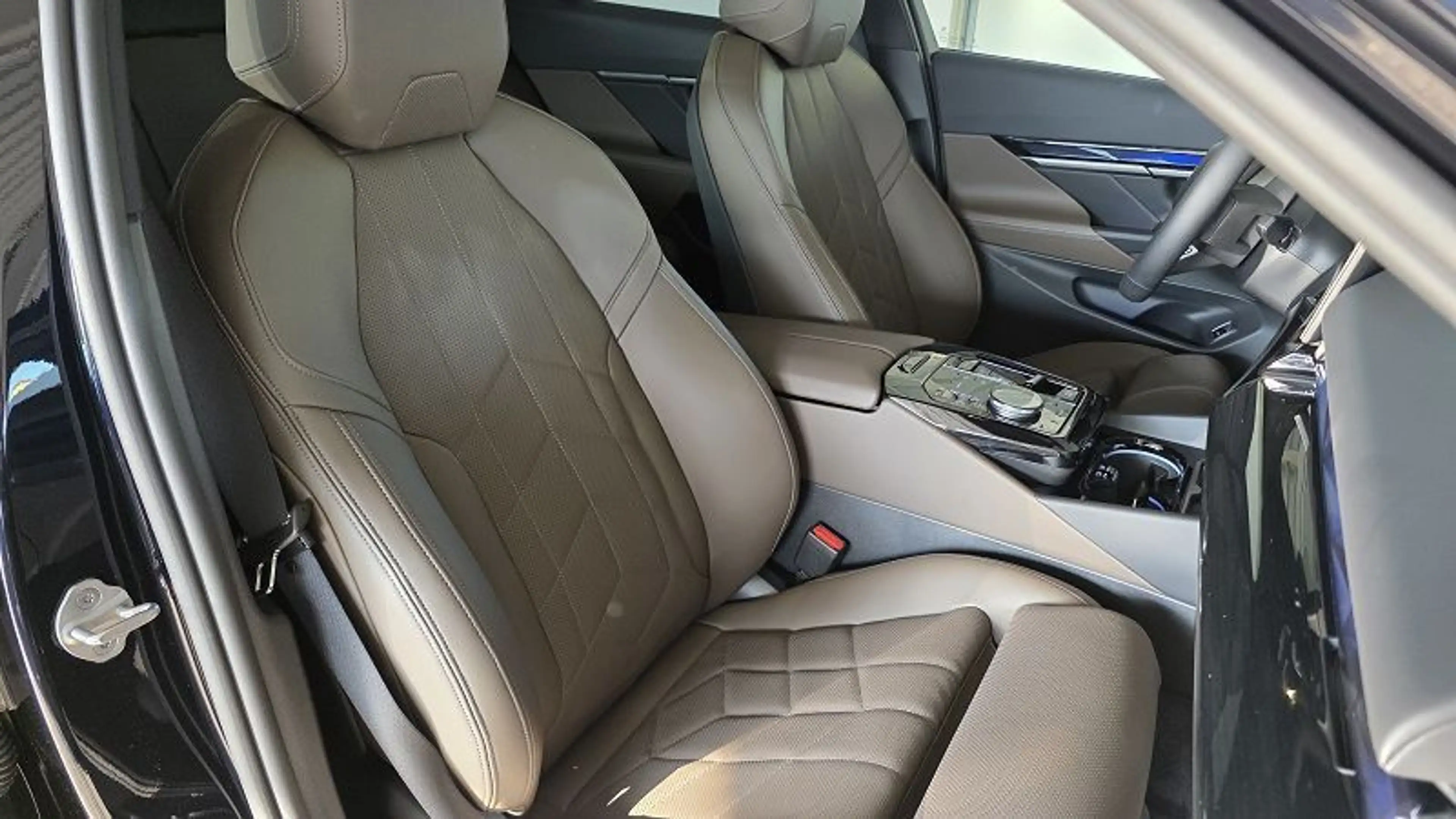 BMW i5 40 eDrive M Sport Pan*LED*Nav*Kam+Park*Sound — photo 10