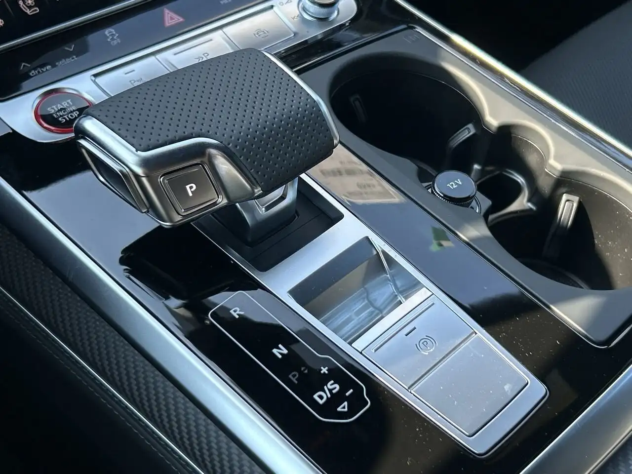 Audi RS Q8 снимка Audi RS Q8