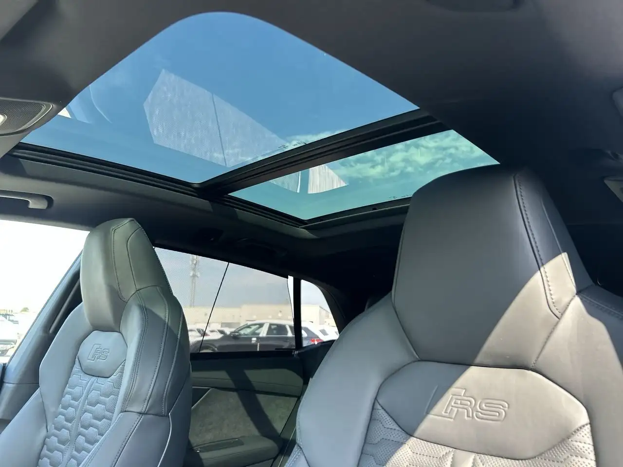 Audi RS Q8 снимка Audi RS Q8