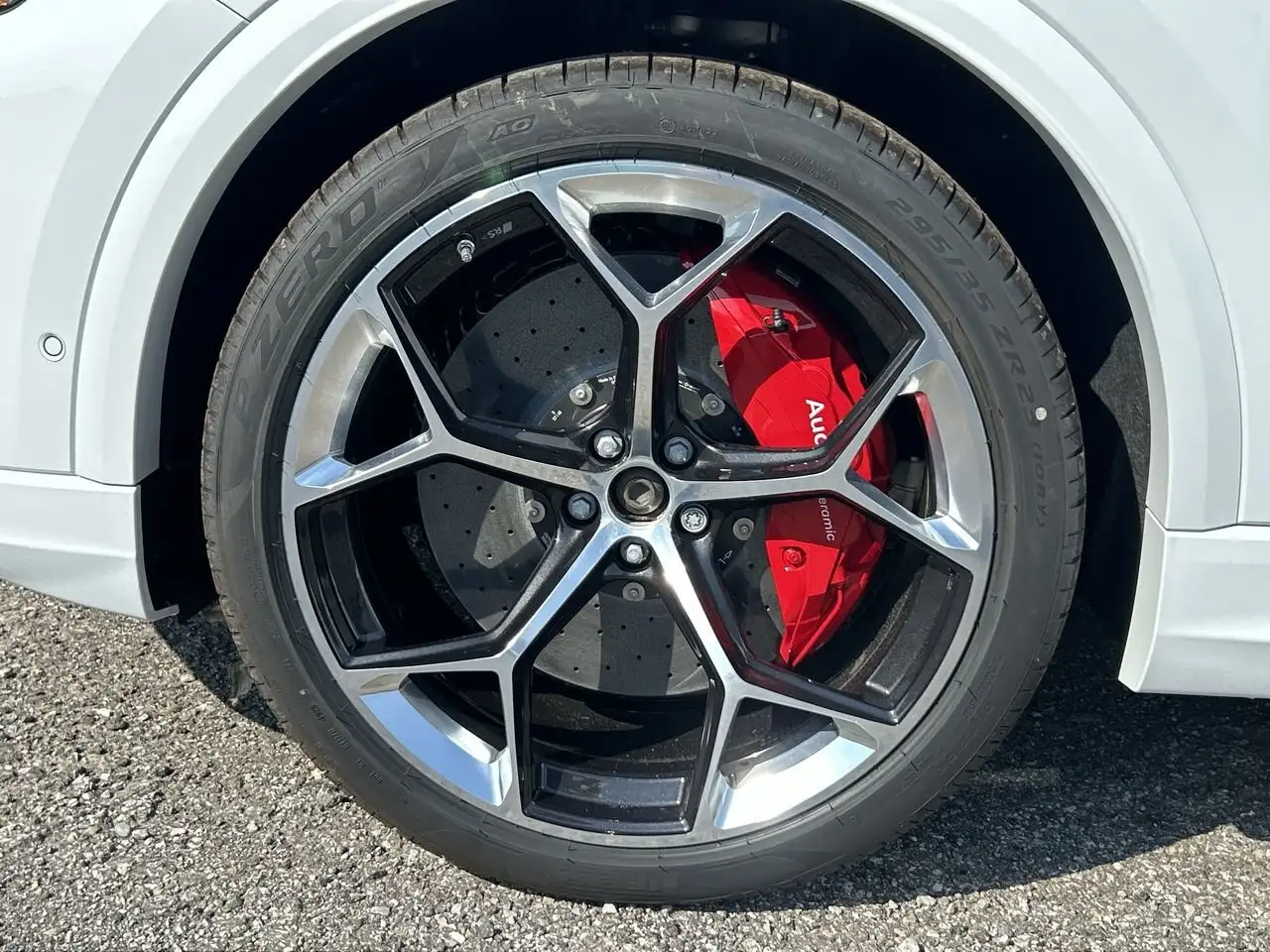 Audi RS Q8 снимка Audi RS Q8
