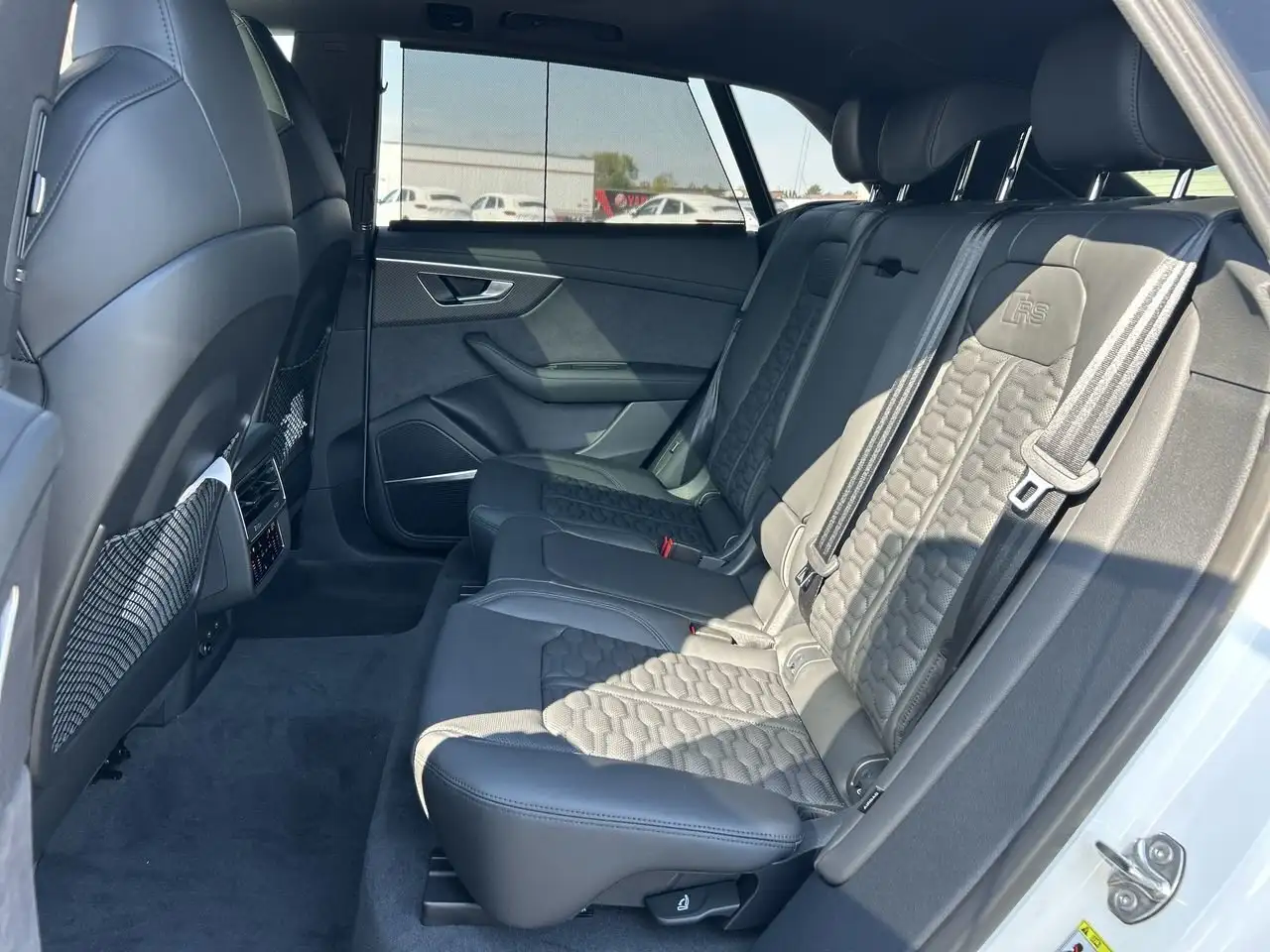 Audi RS Q8 снимка Audi RS Q8