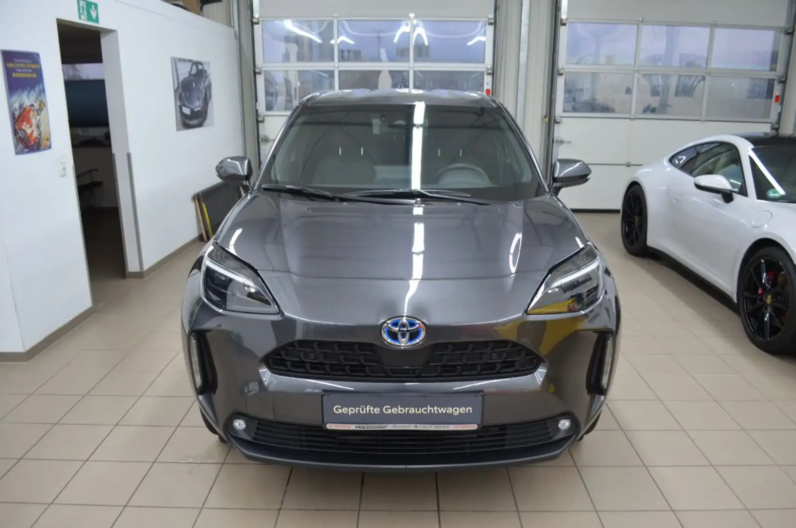 Toyota Yaris Cross 1,5 Hybrid Team D+WINTER+SAFETY+SMART-CONNECT-P Grau - 2