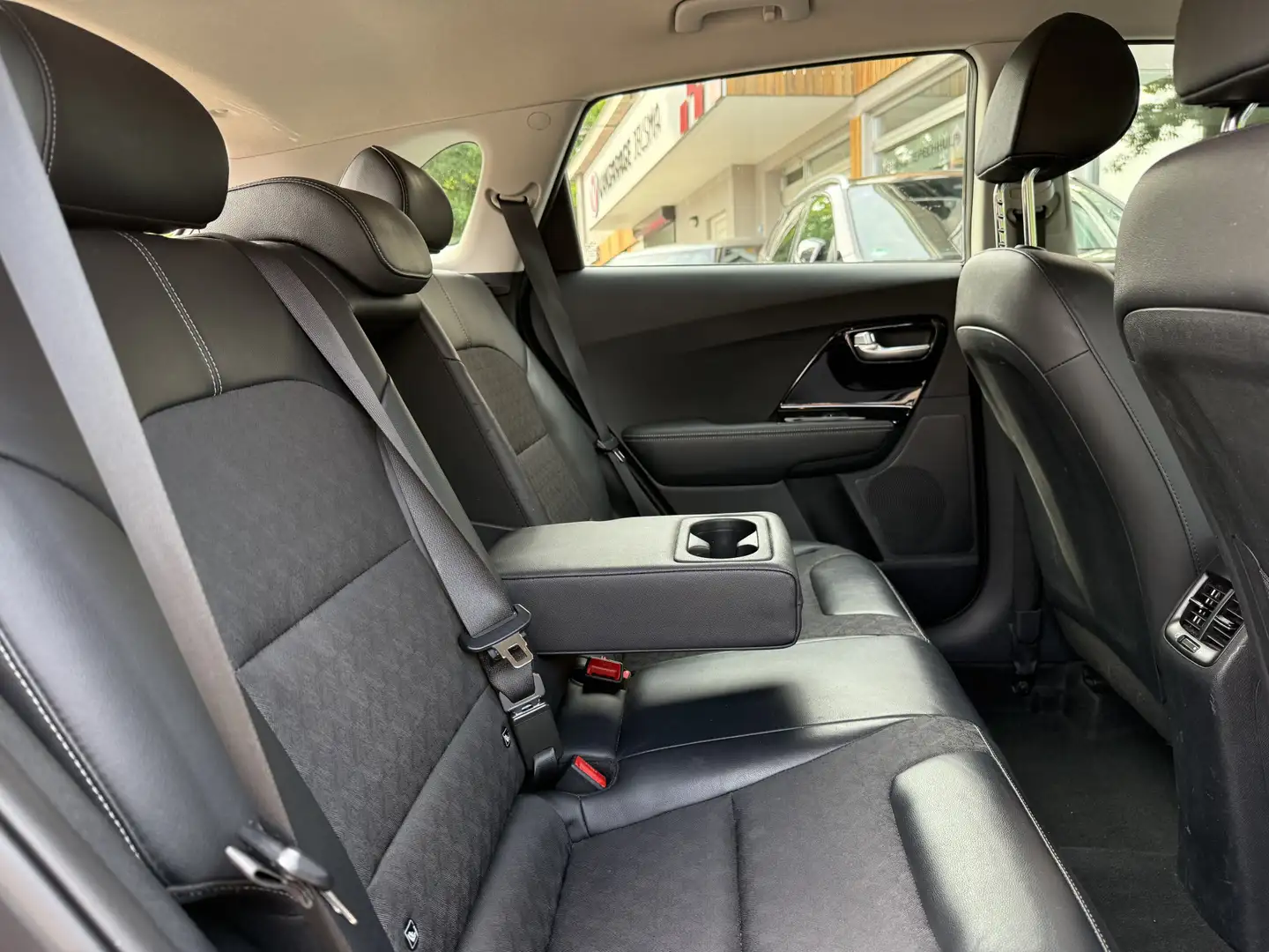 Kia Niro Hybrid DynamicLine Aut., Facelift model | Trekhaak Grijs - 2