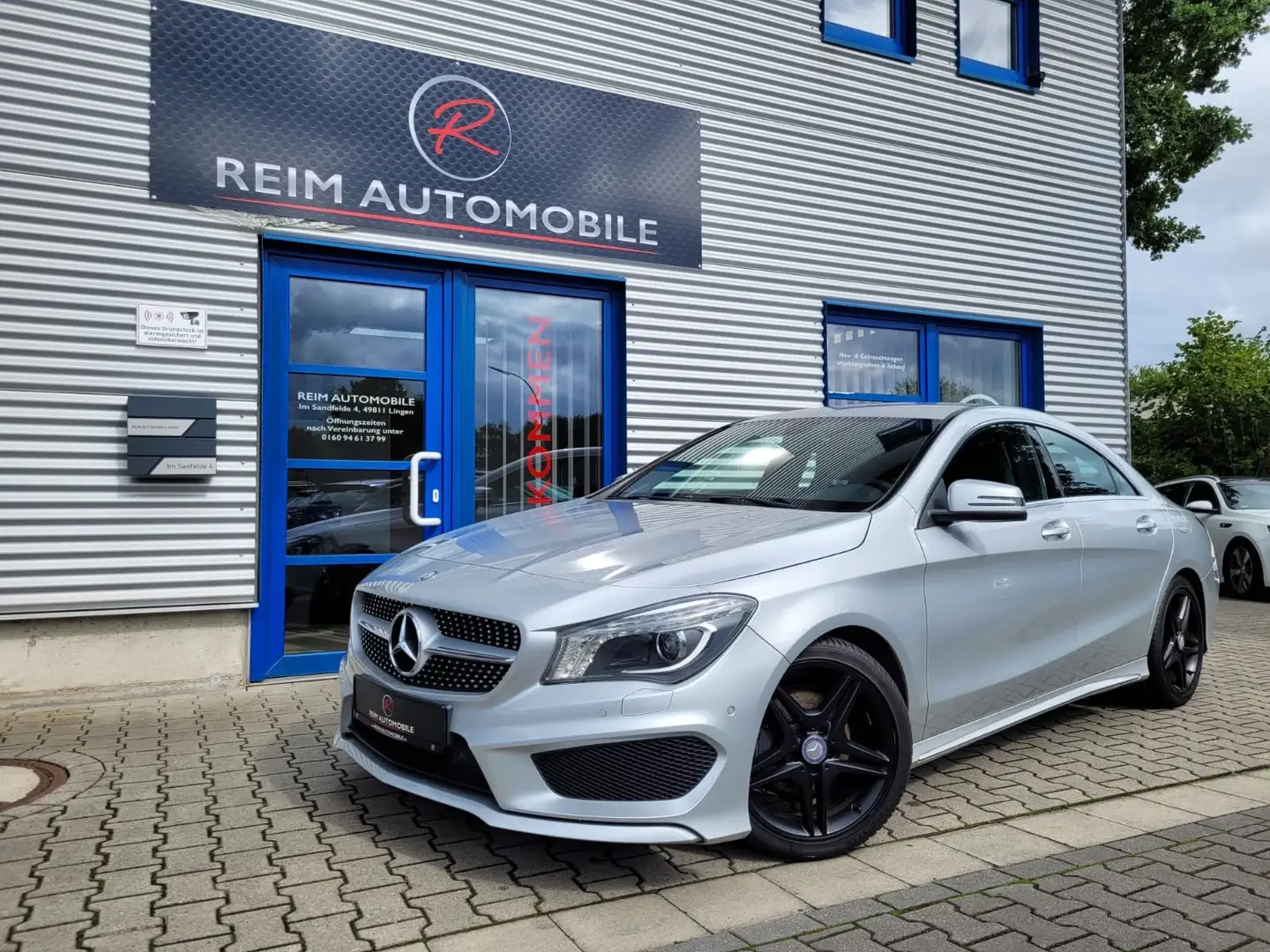 Mercedes-Benz CLA 45 AMG -Klasse 180 AMG Line*XENON*NAVI*SHZ*LEDER* Srebrny - 1