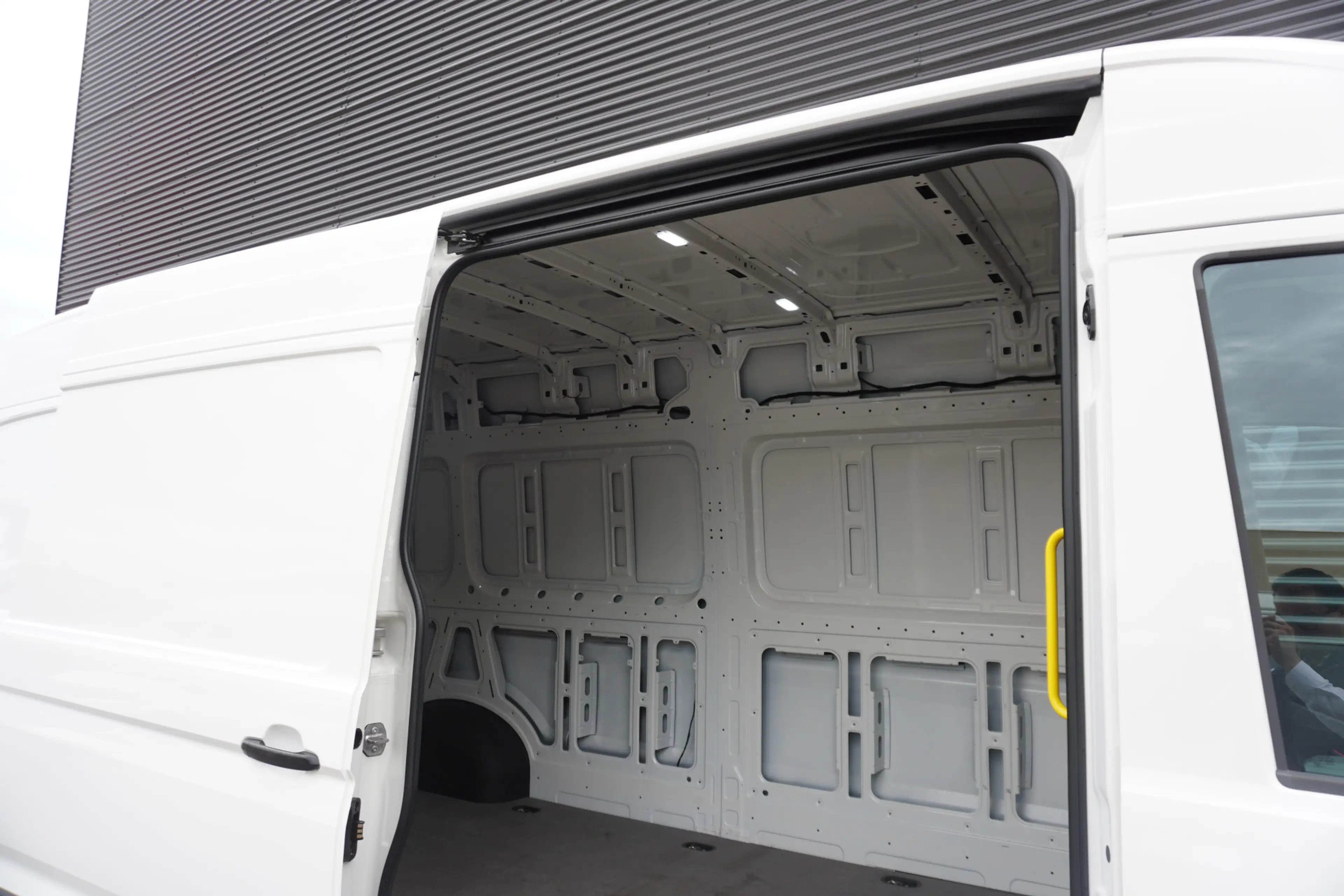Volkswagen Crafter 180pk L4H3/L3H2 Apple Carplay Camera Navigatie Cru — photo 11
