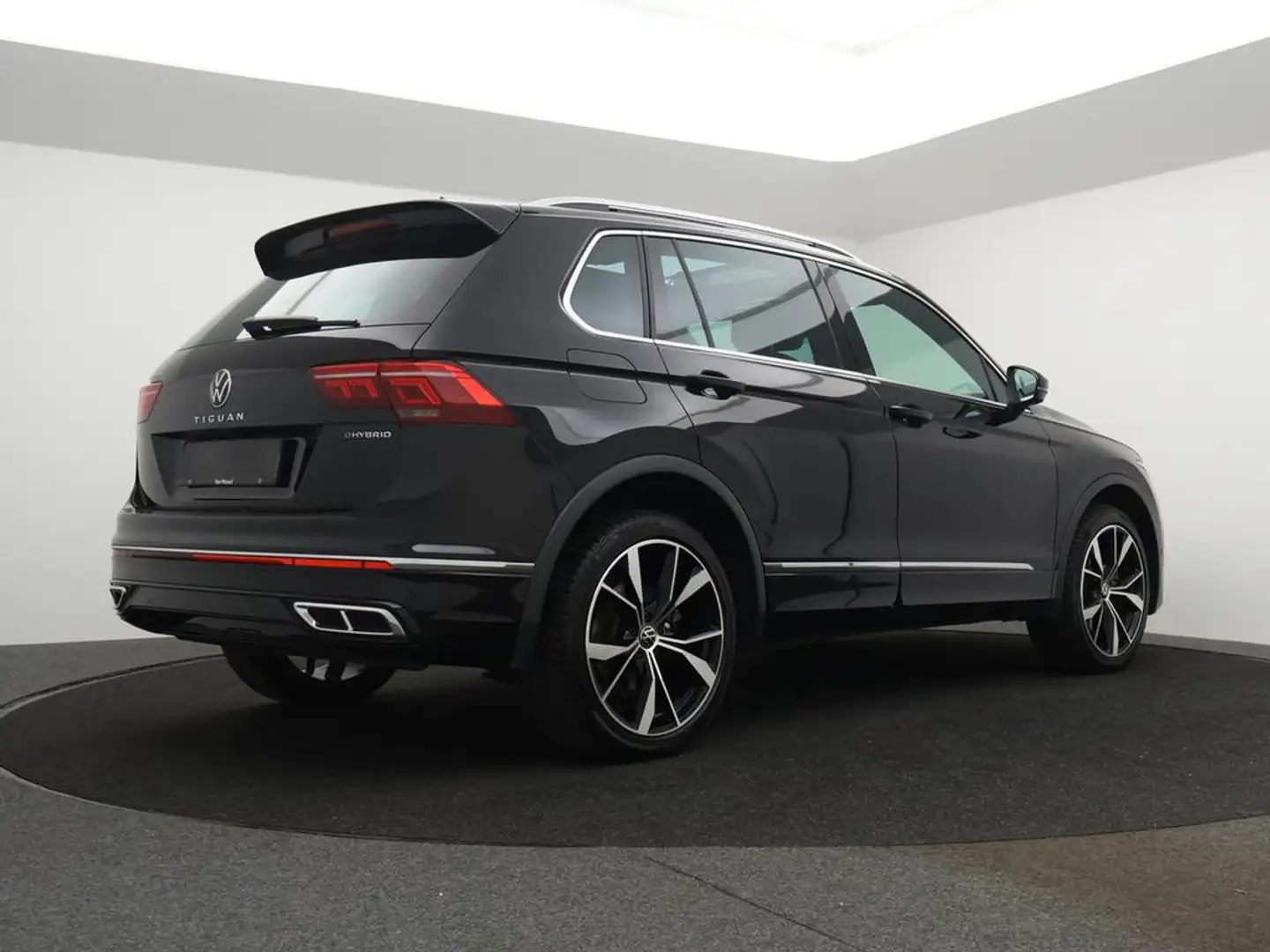 Volkswagen Tiguan Tiguan R-Line Full Option 1.4TSI eHybrid 245PK *AU Zwart - 2
