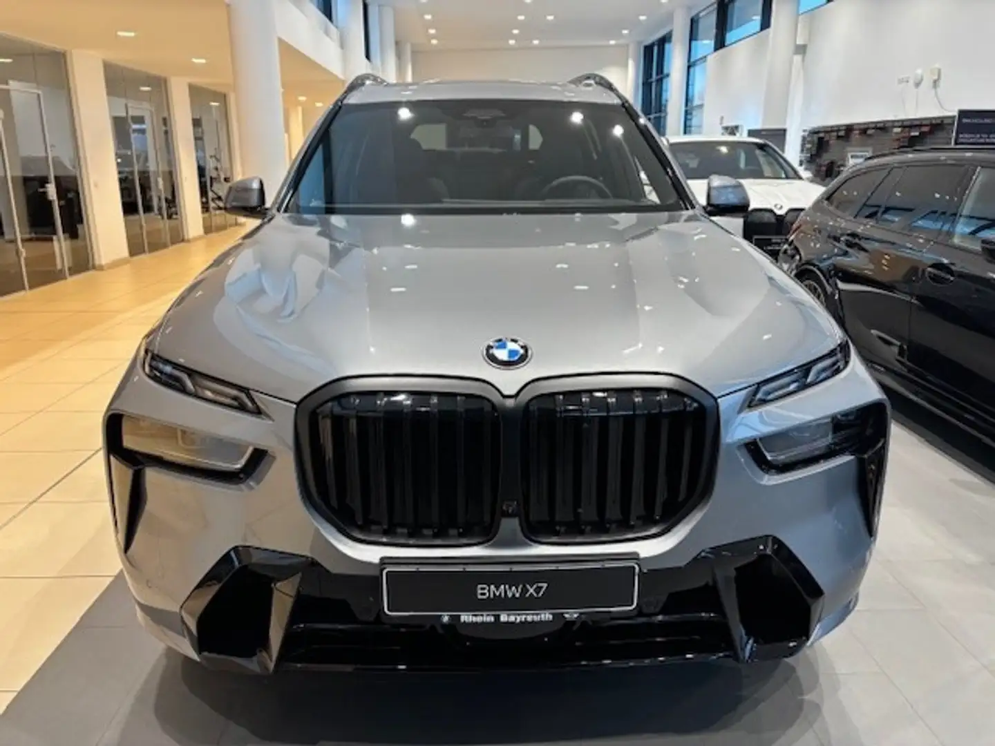 BMW X7 xDrive40d M Sportpaket Grau - 2