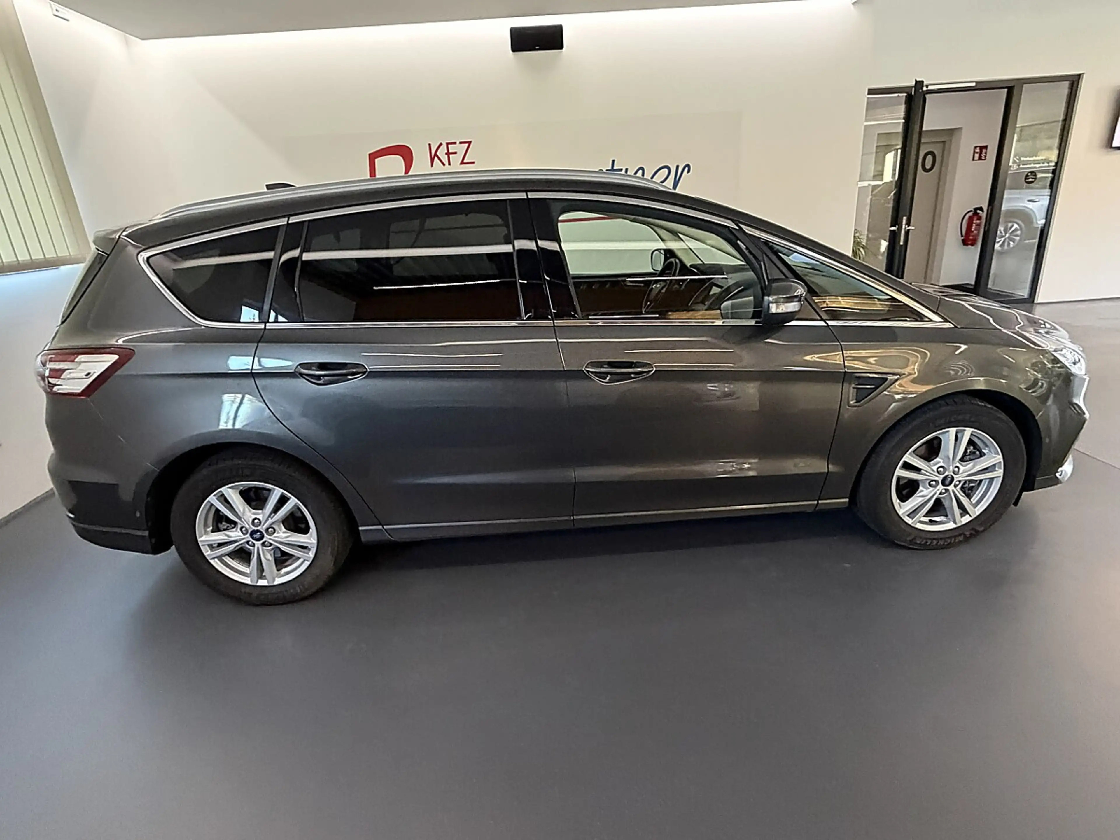 Ford S-Max S-MAX Titanium 2.0TDCi Aut. *NAVI*Sitzheizung*V... — photo 3