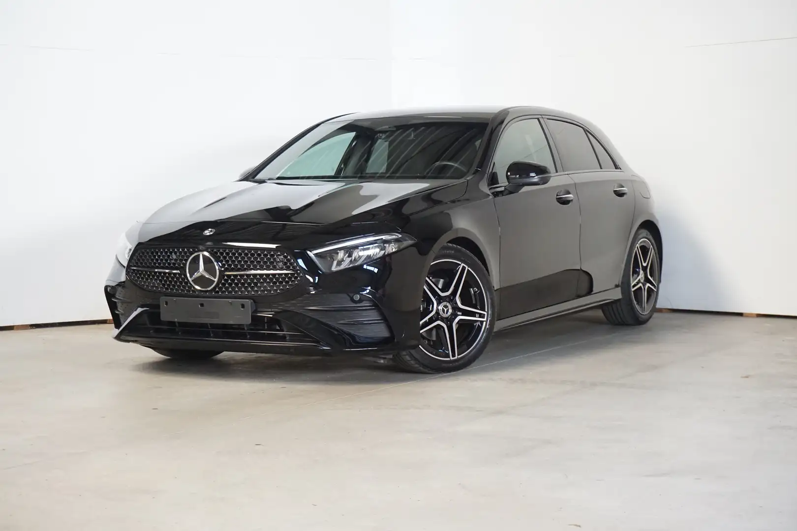 Mercedes-Benz A 200 AMG - NIGHT PAKKET - 360° CAMERA Zwart - 1