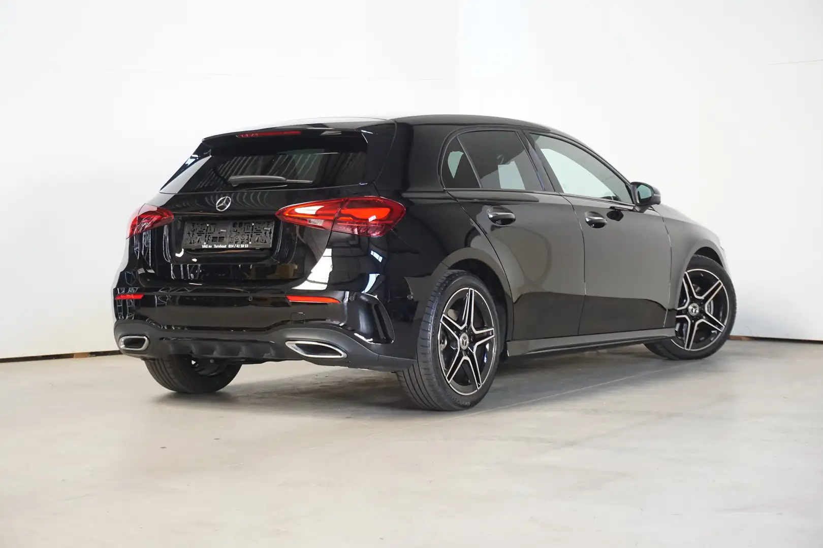 Mercedes-Benz A 200 AMG - NIGHT PAKKET - 360° CAMERA Zwart - 2