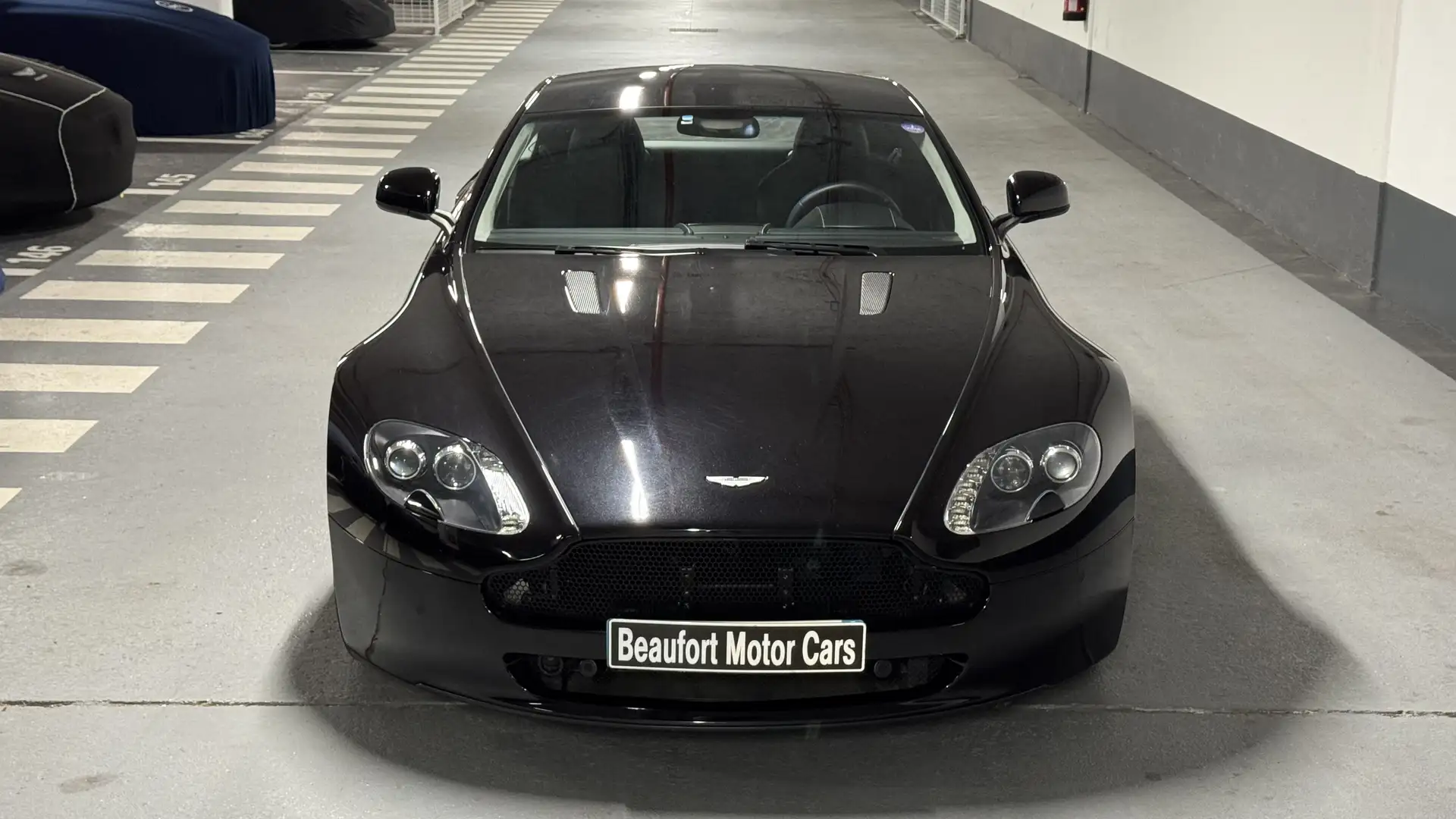 Aston Martin Vantage Vantage Coupé V8 Schwarz - 2