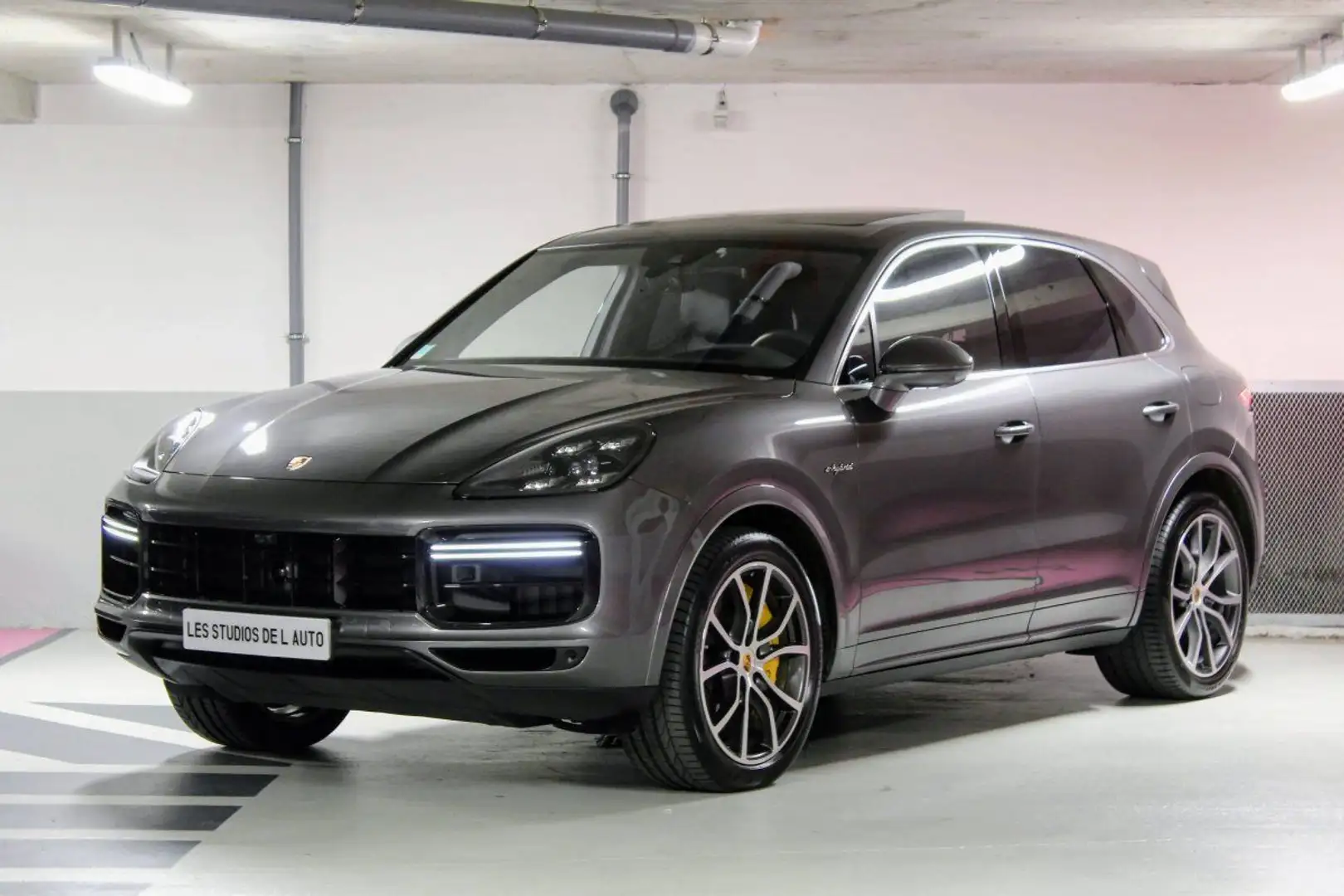 Porsche Cayenne 4.0 680ch Turbo S E-Hybrid Euro6d-T-EVAP Šedá - 1