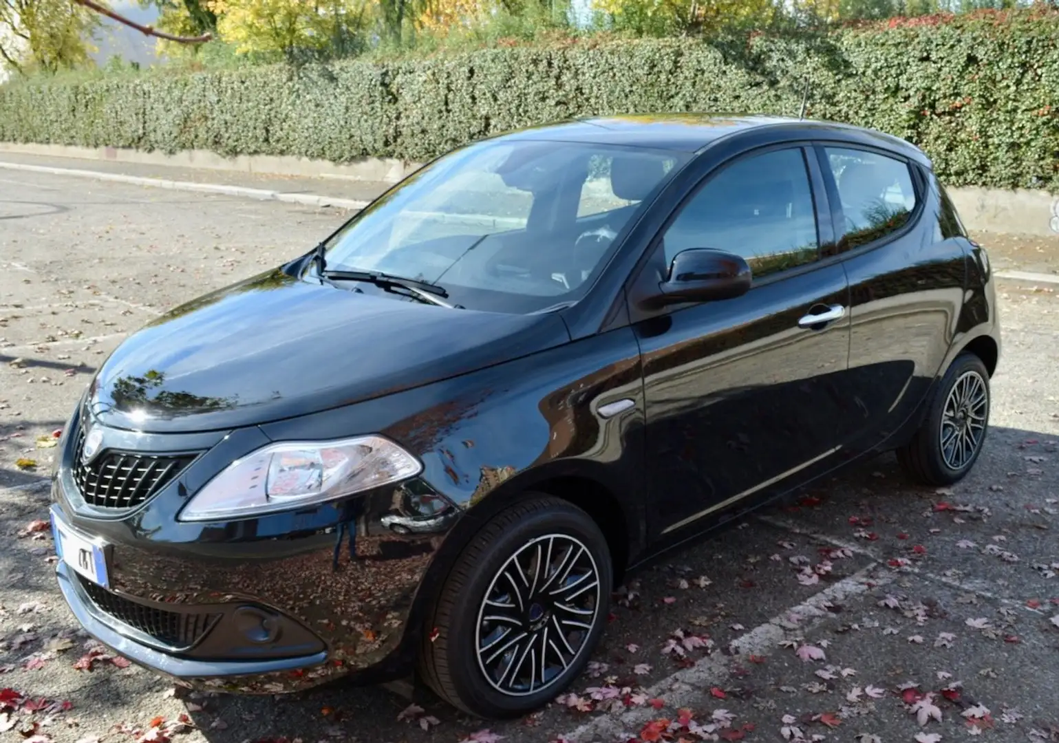 Lancia Ypsilon Ypsilon 1.0 Firefly Hybrid Gold S&S Nero - 1