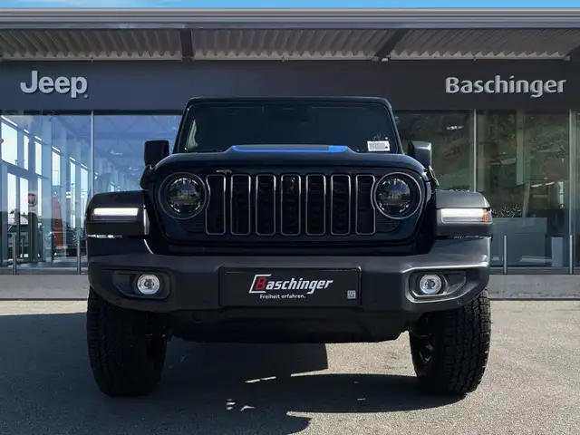 Jeep Wrangler view 3