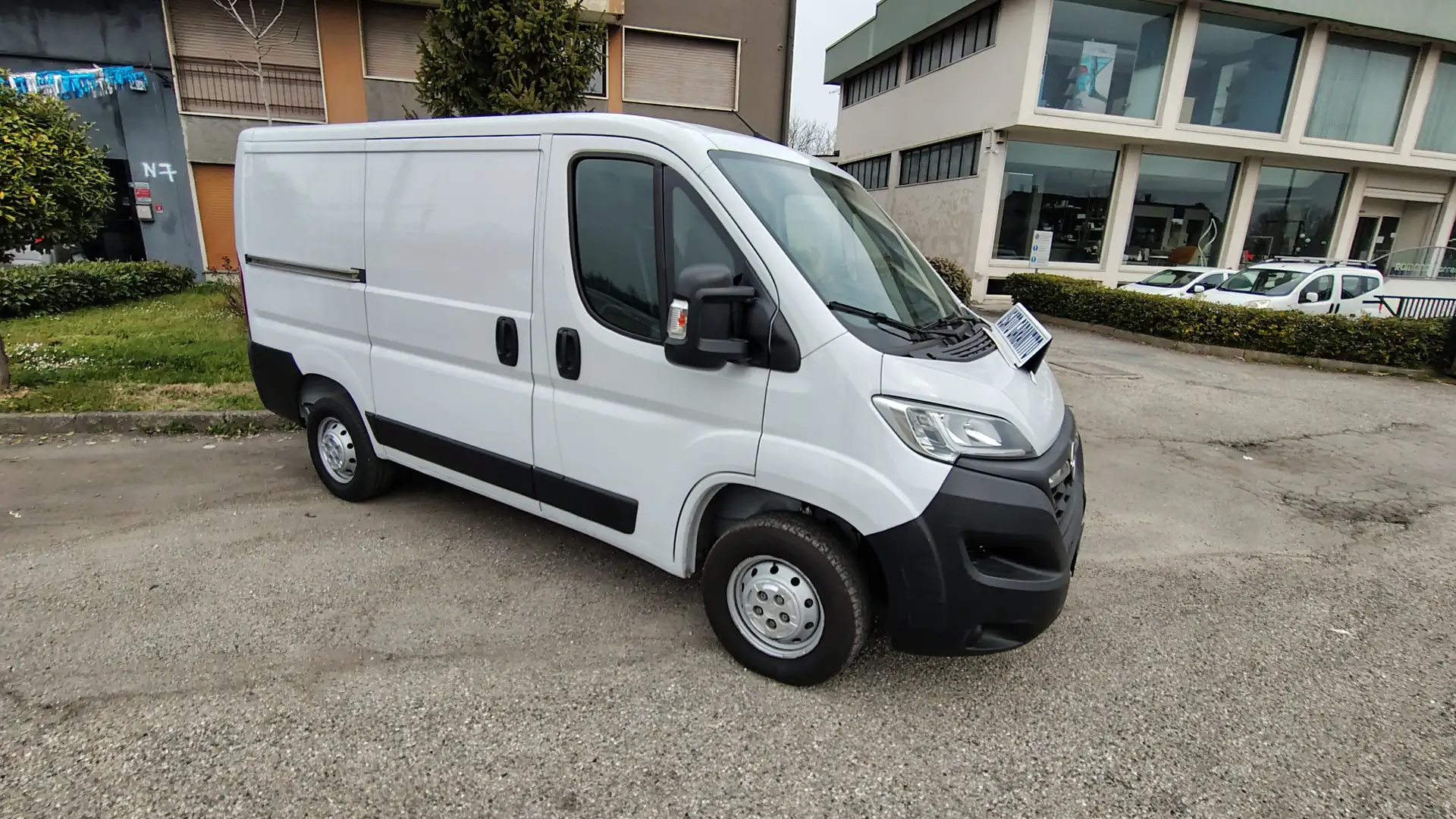 Opel Movano 30q L1H1 2.2 BlueHDI 120cv Weiß - 2