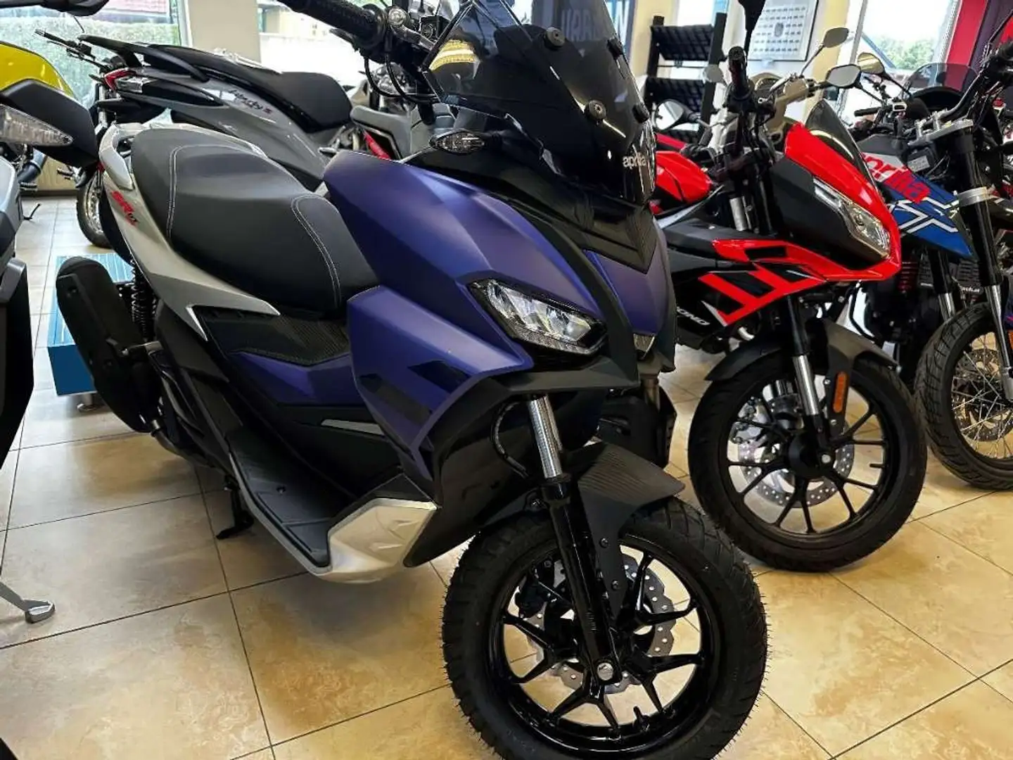 Aprilia SR GT125 - 1