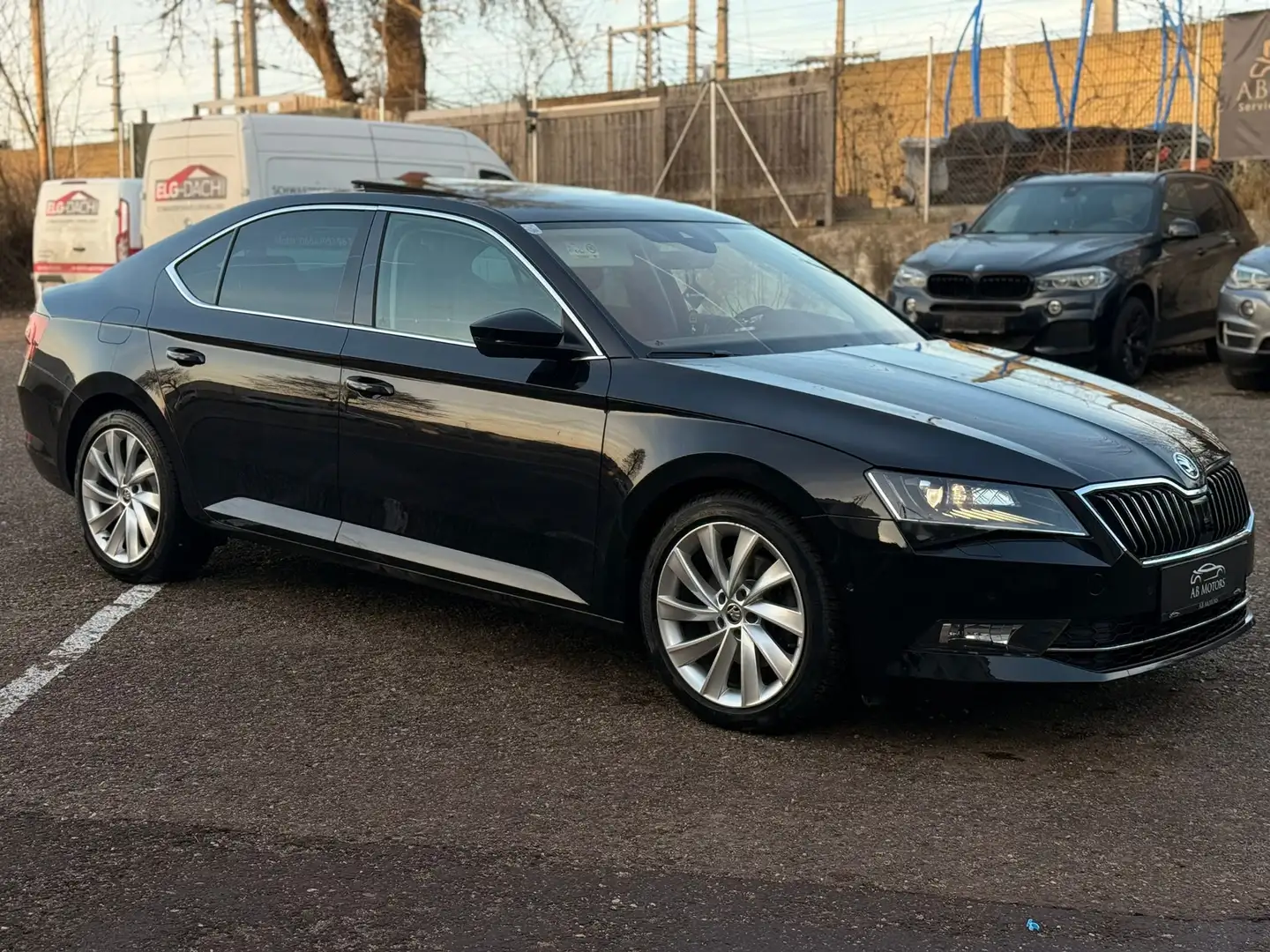 Skoda Superb Style Schwarz - 1