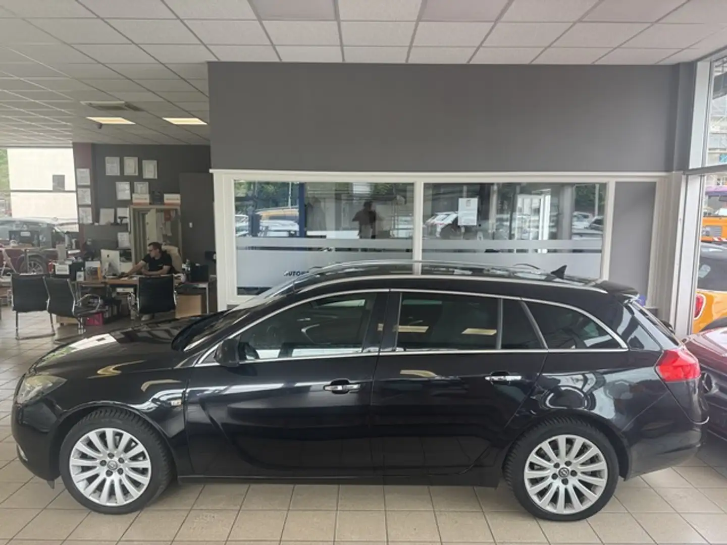 Opel Insignia ST Edition4x4 Automatik Leder Xenon AHK Schwarz - 1