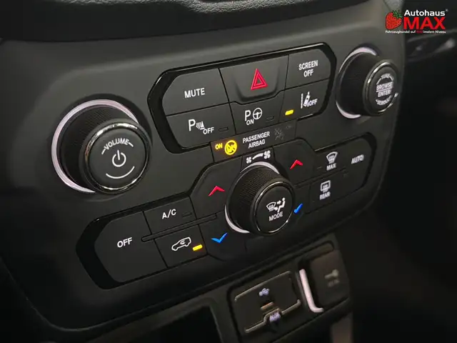 Jeep Renegade view 14
