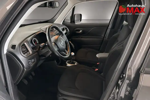 Jeep Renegade view 11