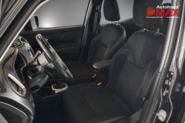 Jeep Renegade view 12