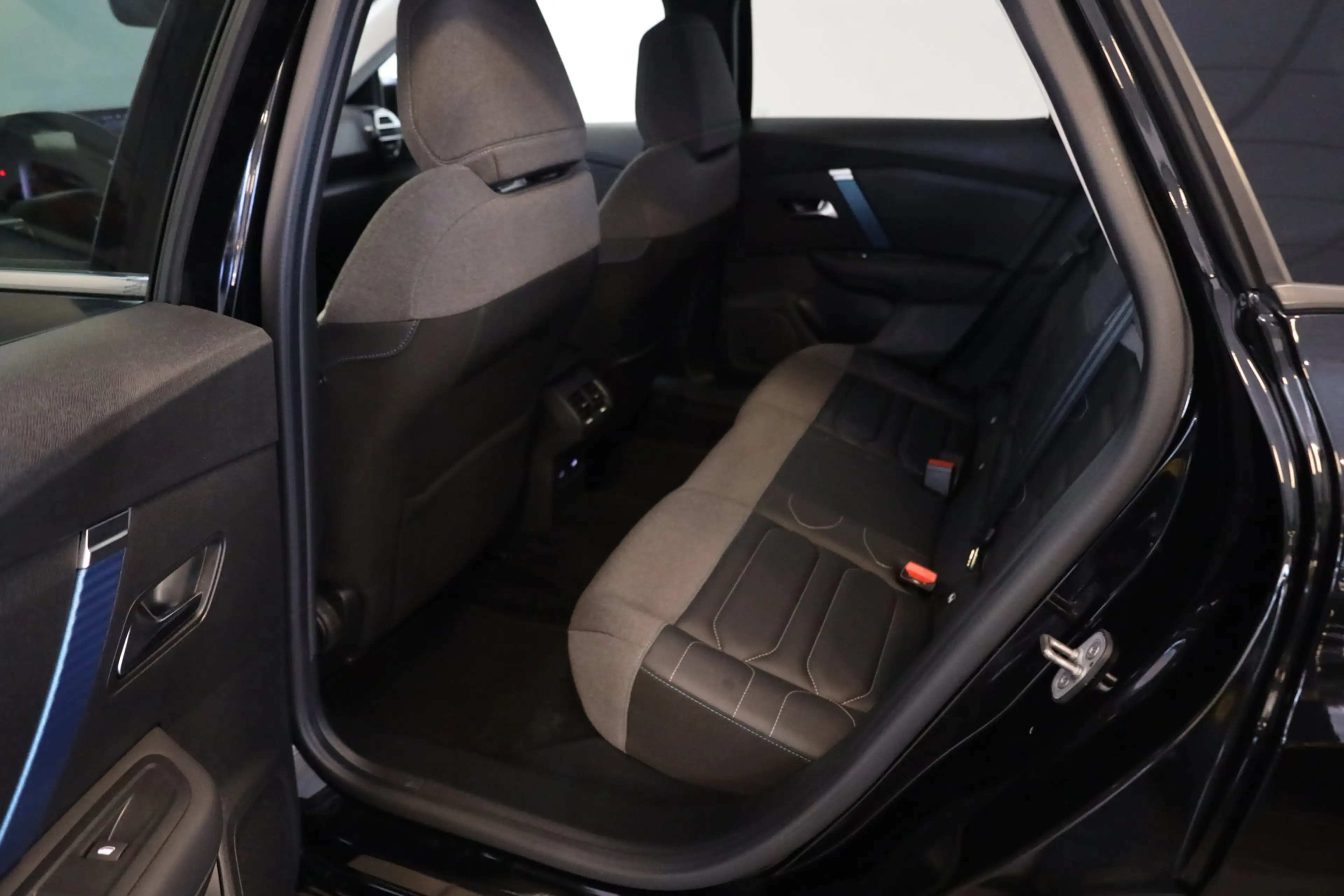 Citroen E-C4 Electric Shine 50 kWh Leer | Stoelverwarming | Camera etc — photo 31