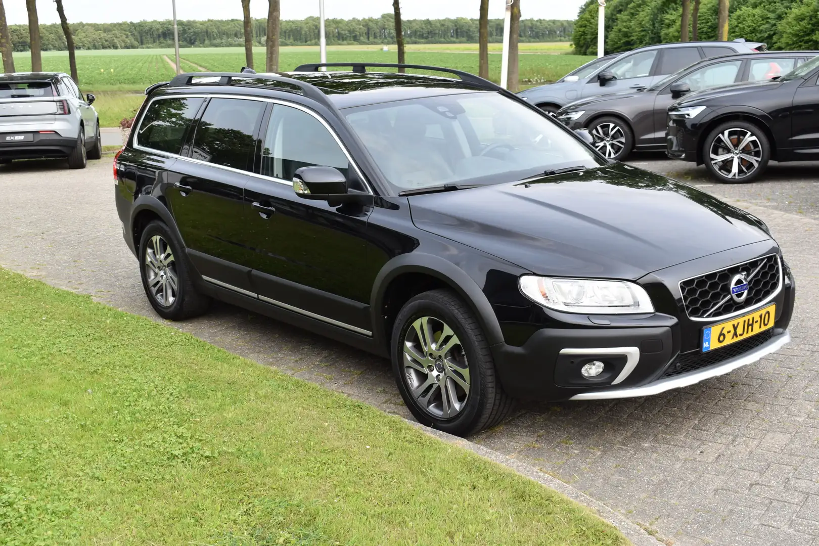 Volvo XC70 D4 FWD Nordic+ 180 Pk AUTOMAAT Blis | Schuifdak | Negro - 2