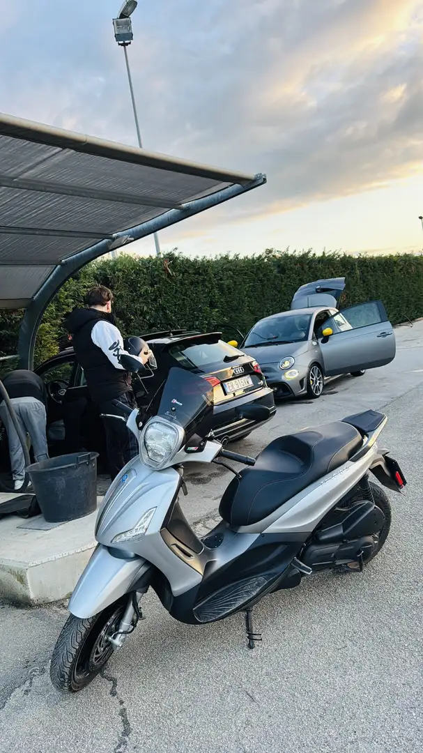 Piaggio Beverly 300 Gri - 2