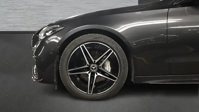 Mercedes-Benz C-Class view 5