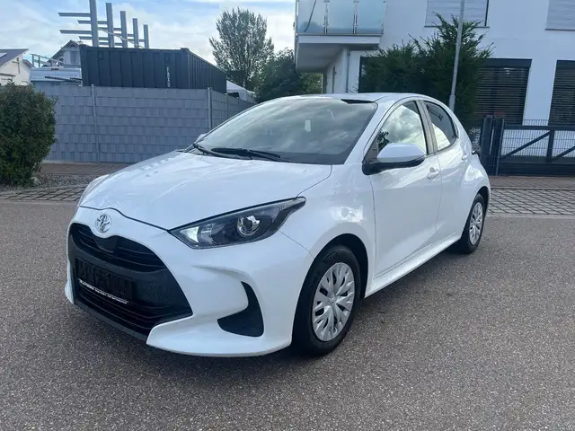 Toyota Yaris 1.0 Klima|R Kamera|ACC|Spurhalte|1.Hand