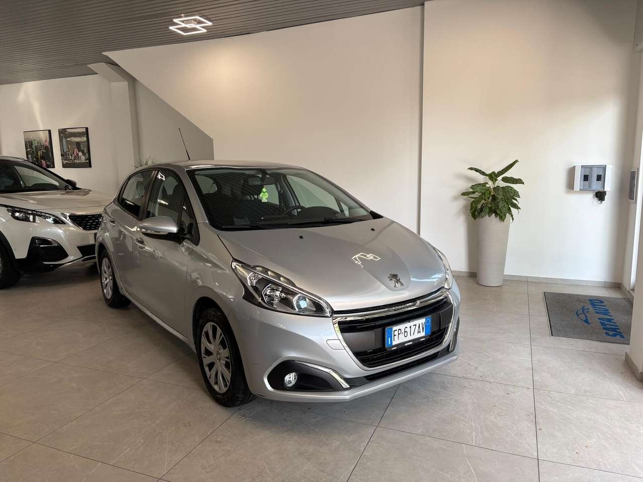 Peugeot 208 PureTech 82 5 porte Allure