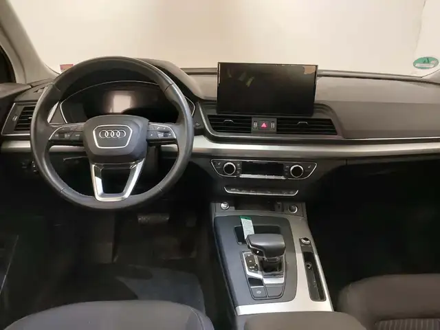 Audi Q5 view 10