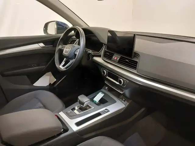 Audi Q5 view 9