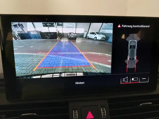 Audi Q5 view 12