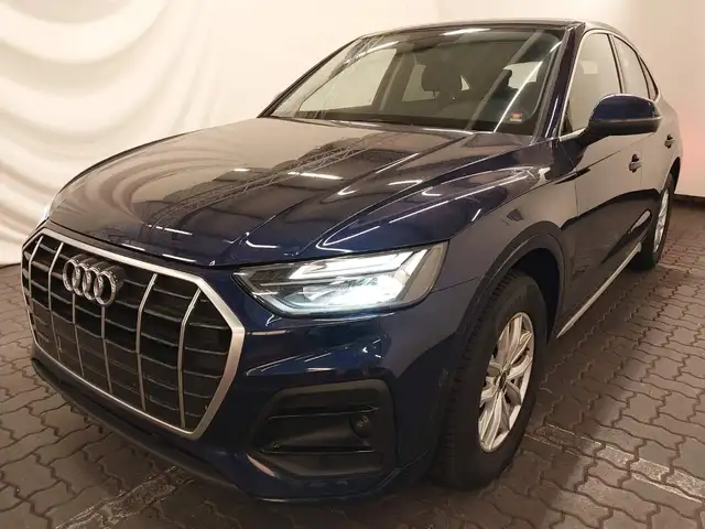 Audi Q5 view 4