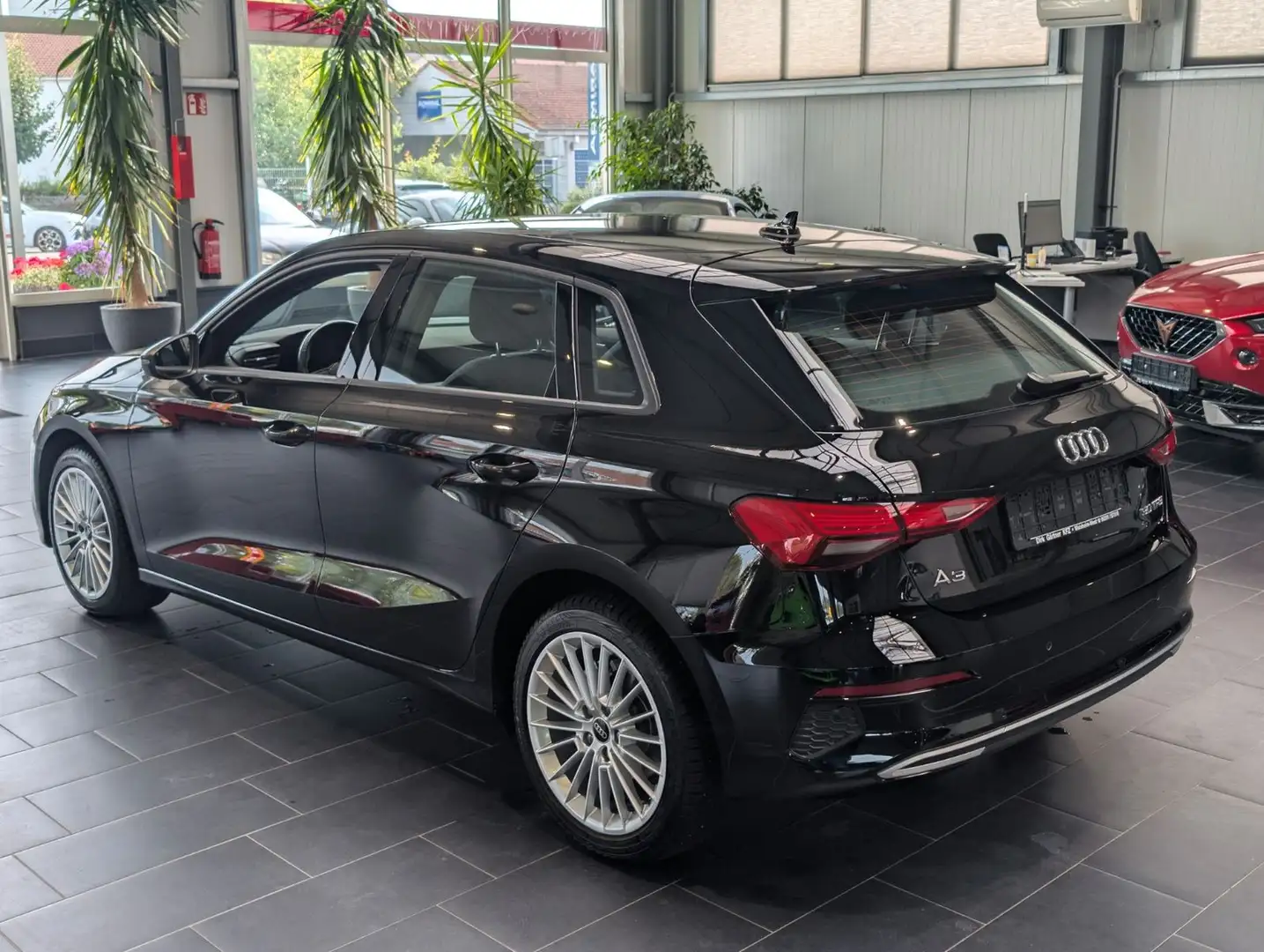 Audi A3 30 TFSI Sportback S tronic advanced 1.Hand Schwarz - 2