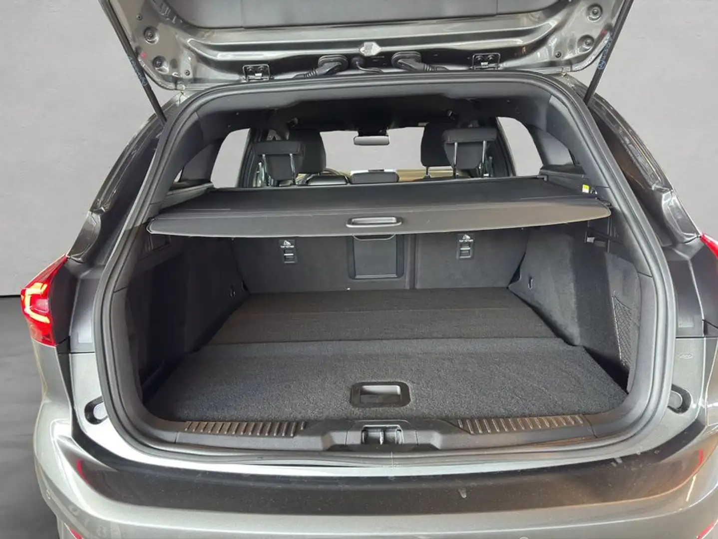 Ford Focus Turnier 1.0 EcoBoost Hybrid ST-LINE X Grau - 2