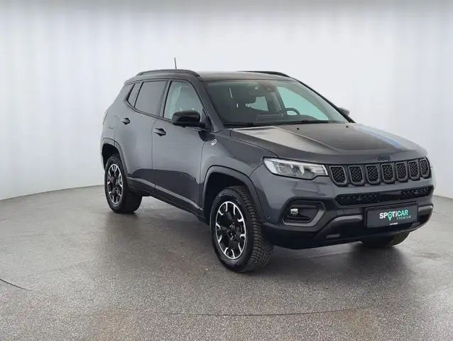Jeep Compass view 3