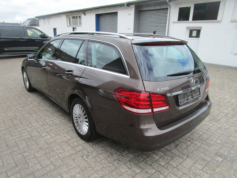 Mercedes-Benz E 200 E 200 CGI+1 Hand+LED+ACC+Leder+Navi+Massagesitze — photo 3