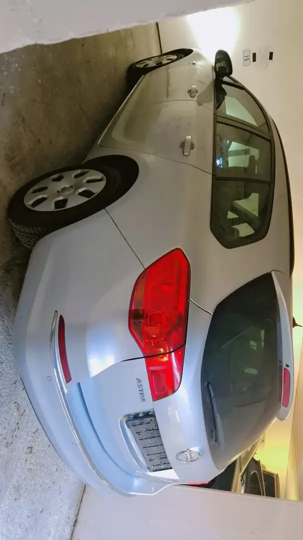 Opel Astra 1.7 CDTI DPF Sports Tourer Edition Silber - 2