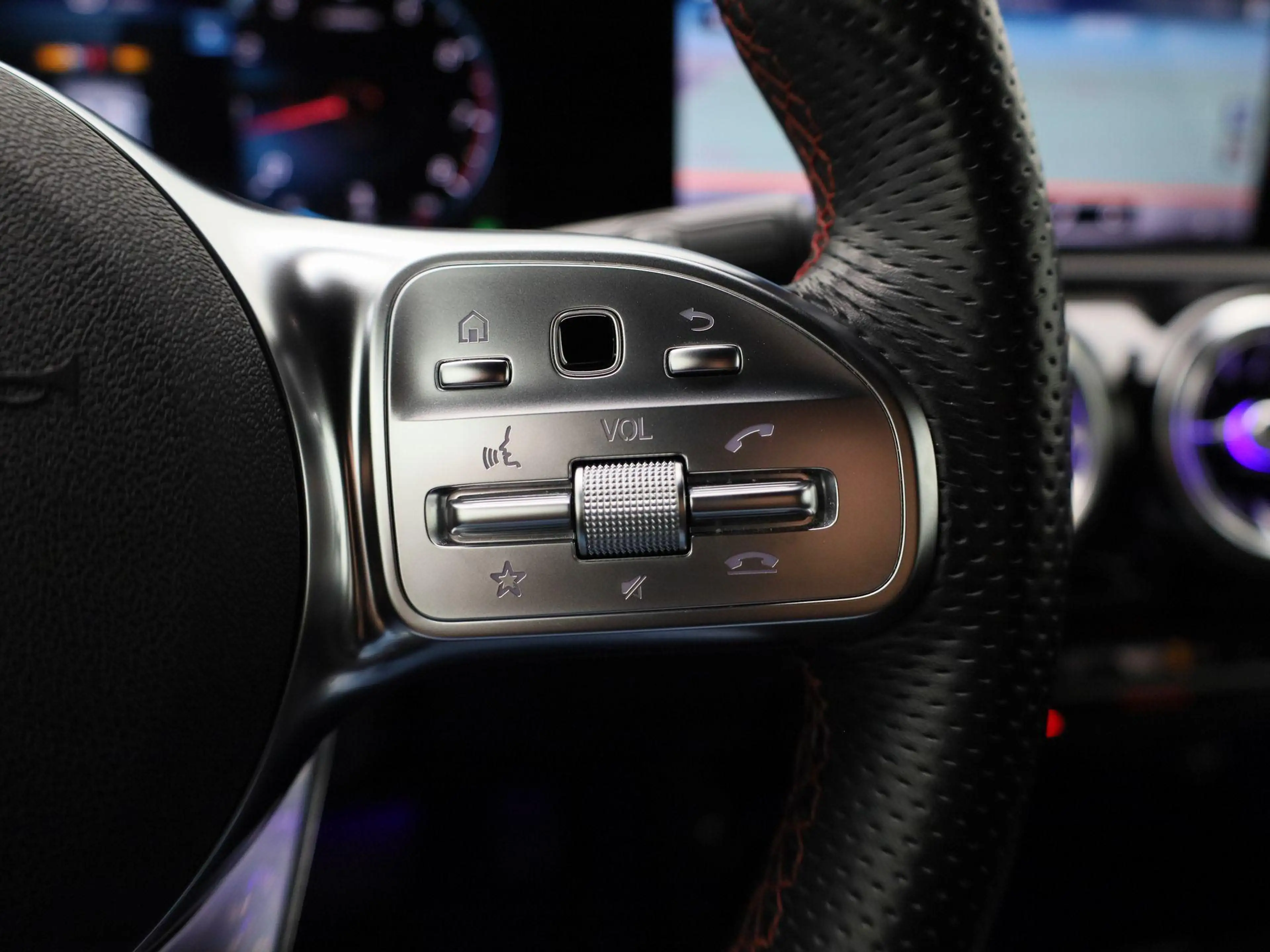 Mercedes-Benz A 180 Business Solution AMG — photo 15