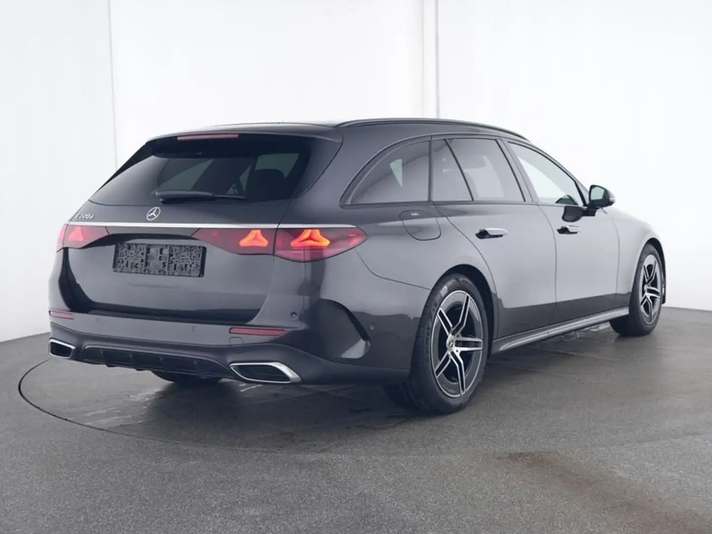 Mercedes-Benz E 220 d AMG Nigth AHK Distro Kamera LED 19" Grau - 2