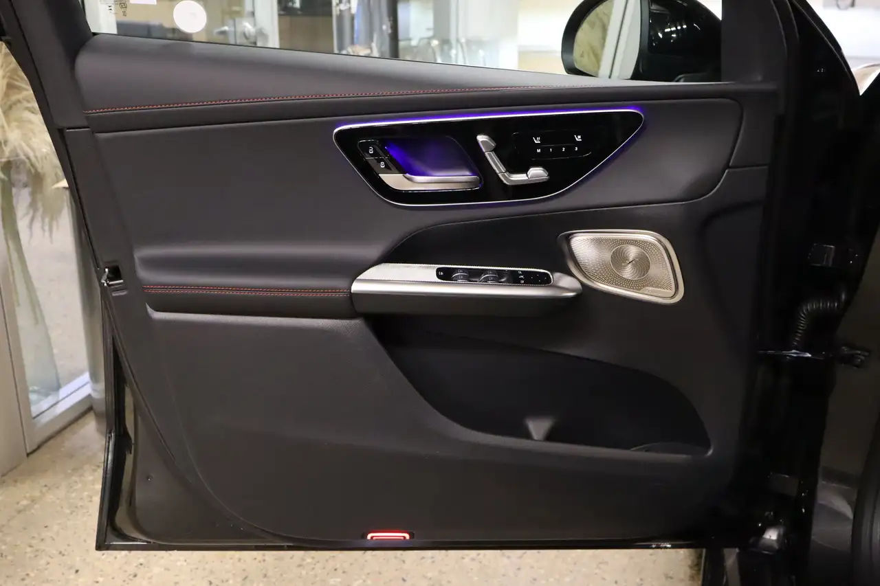 Mercedes-Benz GLC снимка Mercedes-Benz GLC