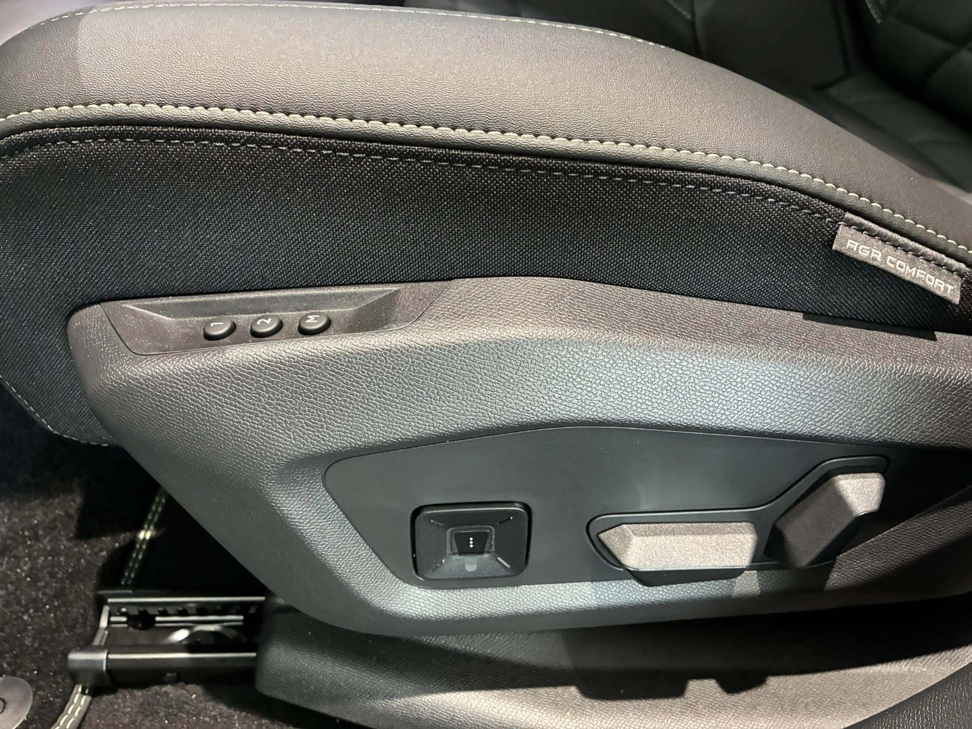 Peugeot 3008 e-3008 GT Exclusive 210 73 kWh Volledig leder inte — photo 4