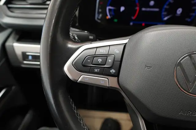 Volkswagen T6.1 Multivan 2.0 TDI DSG G. Six "AHK*LED*NAVI*R-KAM*ST-HEIZ" Ansicht 27