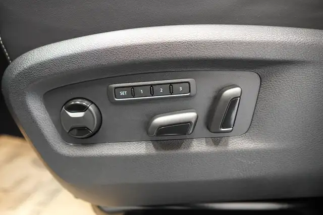 Volkswagen T6.1 Multivan 2.0 TDI DSG G. Six "AHK*LED*NAVI*R-KAM*ST-HEIZ" Ansicht 16