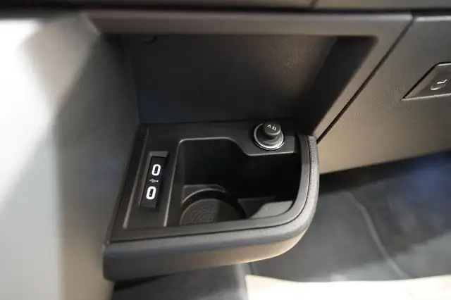 Volkswagen T6.1 Multivan 2.0 TDI DSG G. Six "AHK*LED*NAVI*R-KAM*ST-HEIZ" Ansicht 42