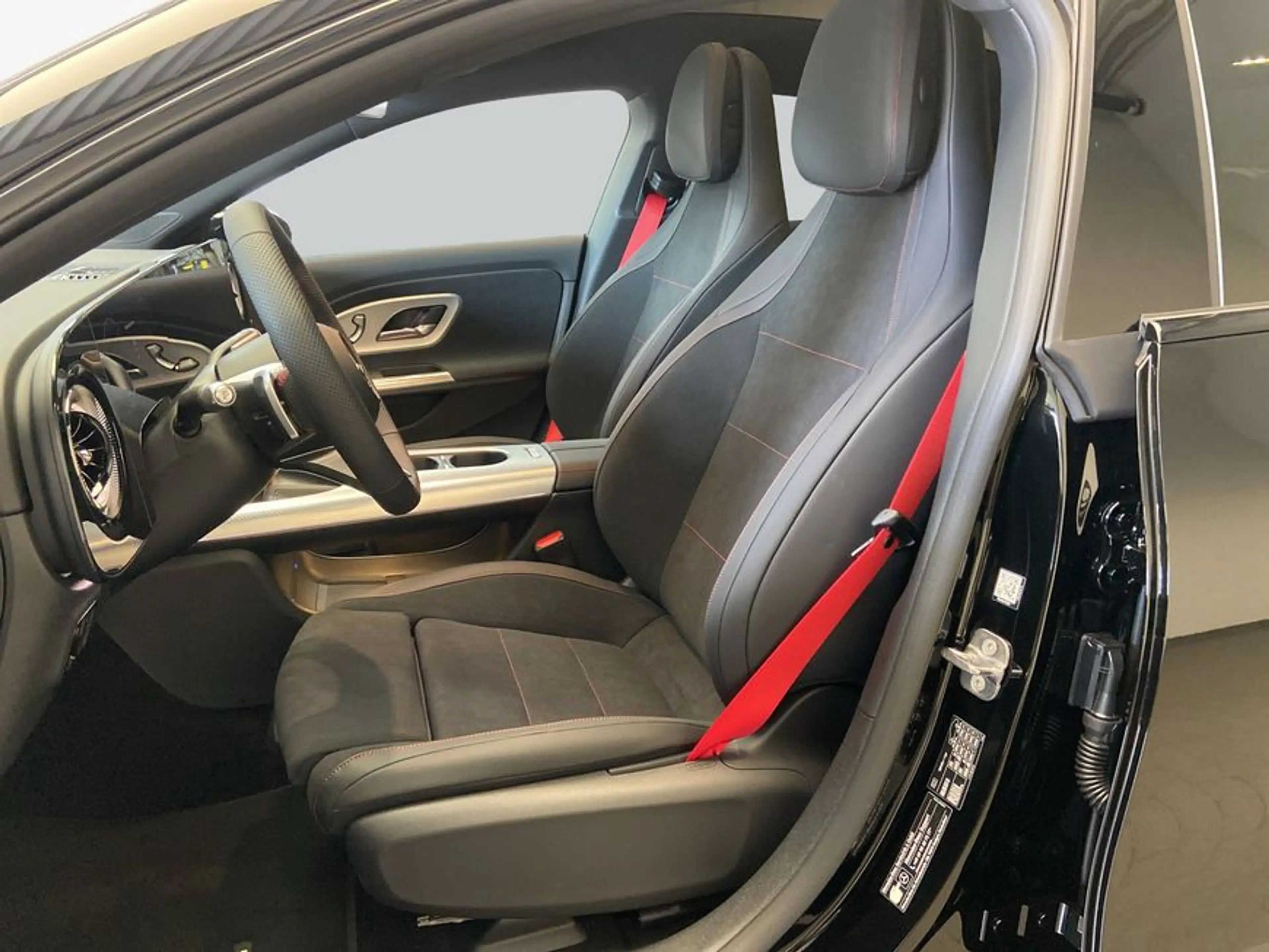 Mercedes-Benz CLA 200 CLA EQ Technology — photo 12