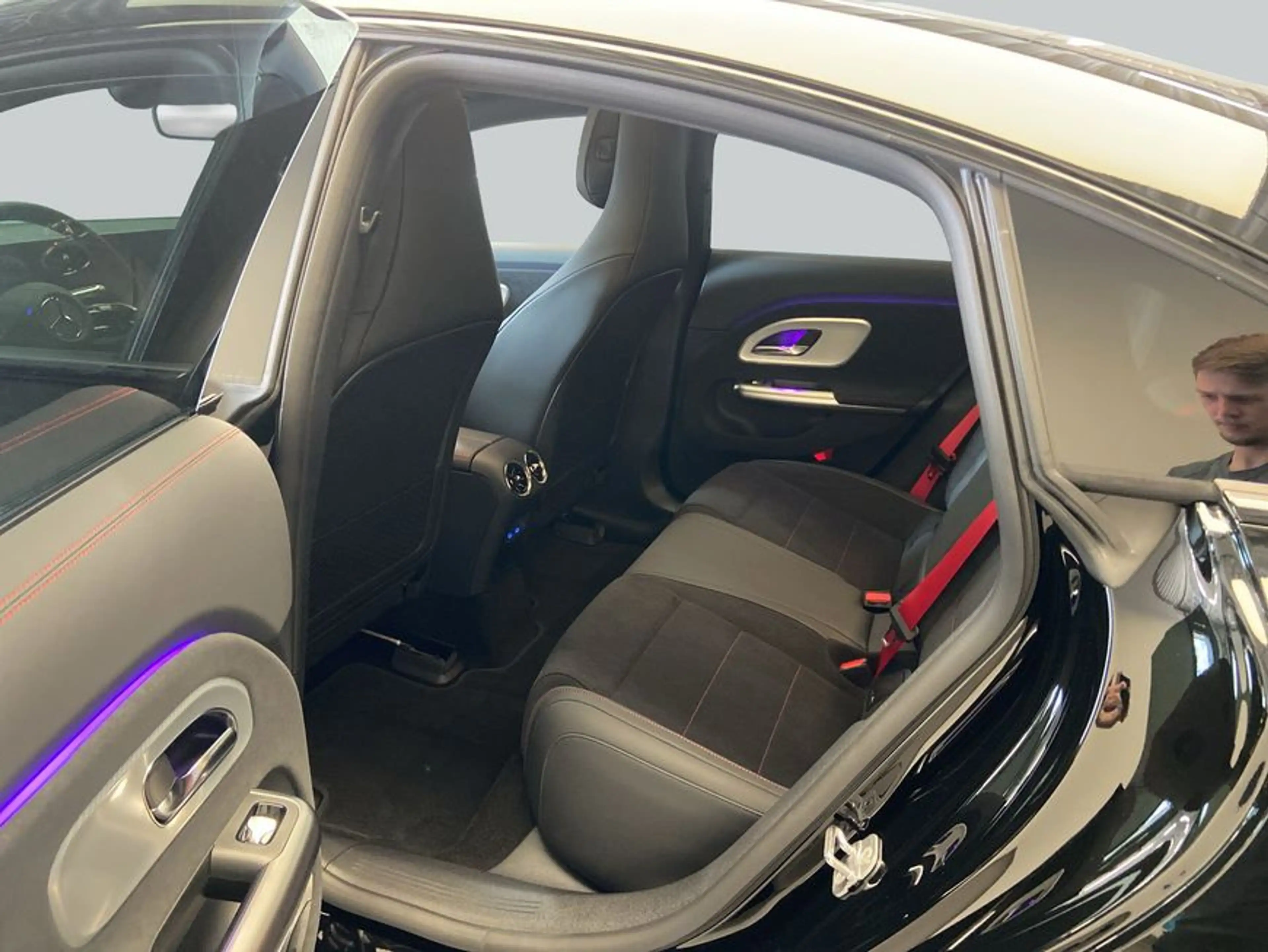 Mercedes-Benz CLA 200 CLA EQ Technology — photo 13