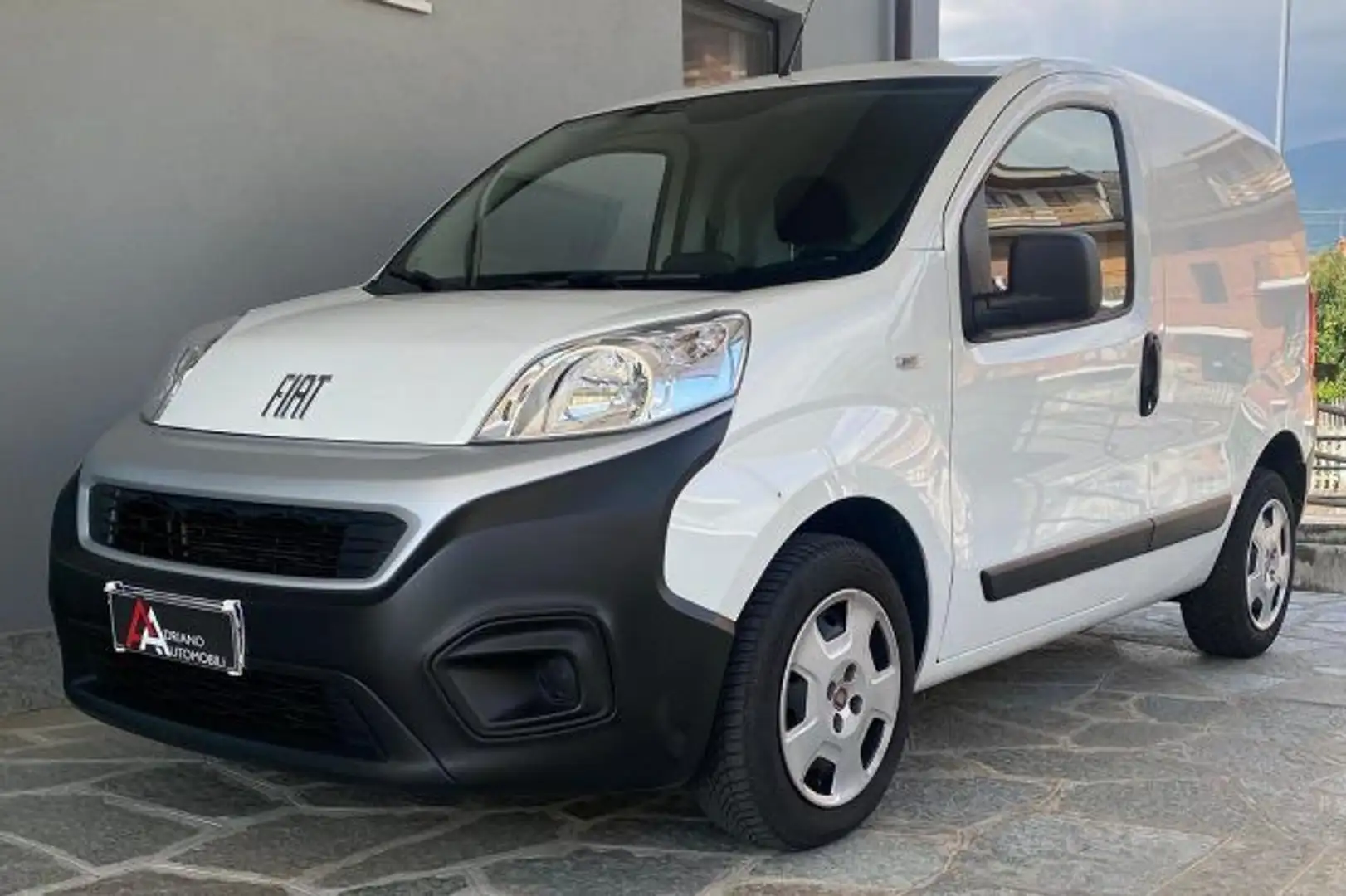 Fiat Fiorino Fiorino 1.3 MJT 80CV Cargo Plateado - 1